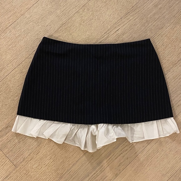 ZARA skirt with shorts - Picture 2 of 2